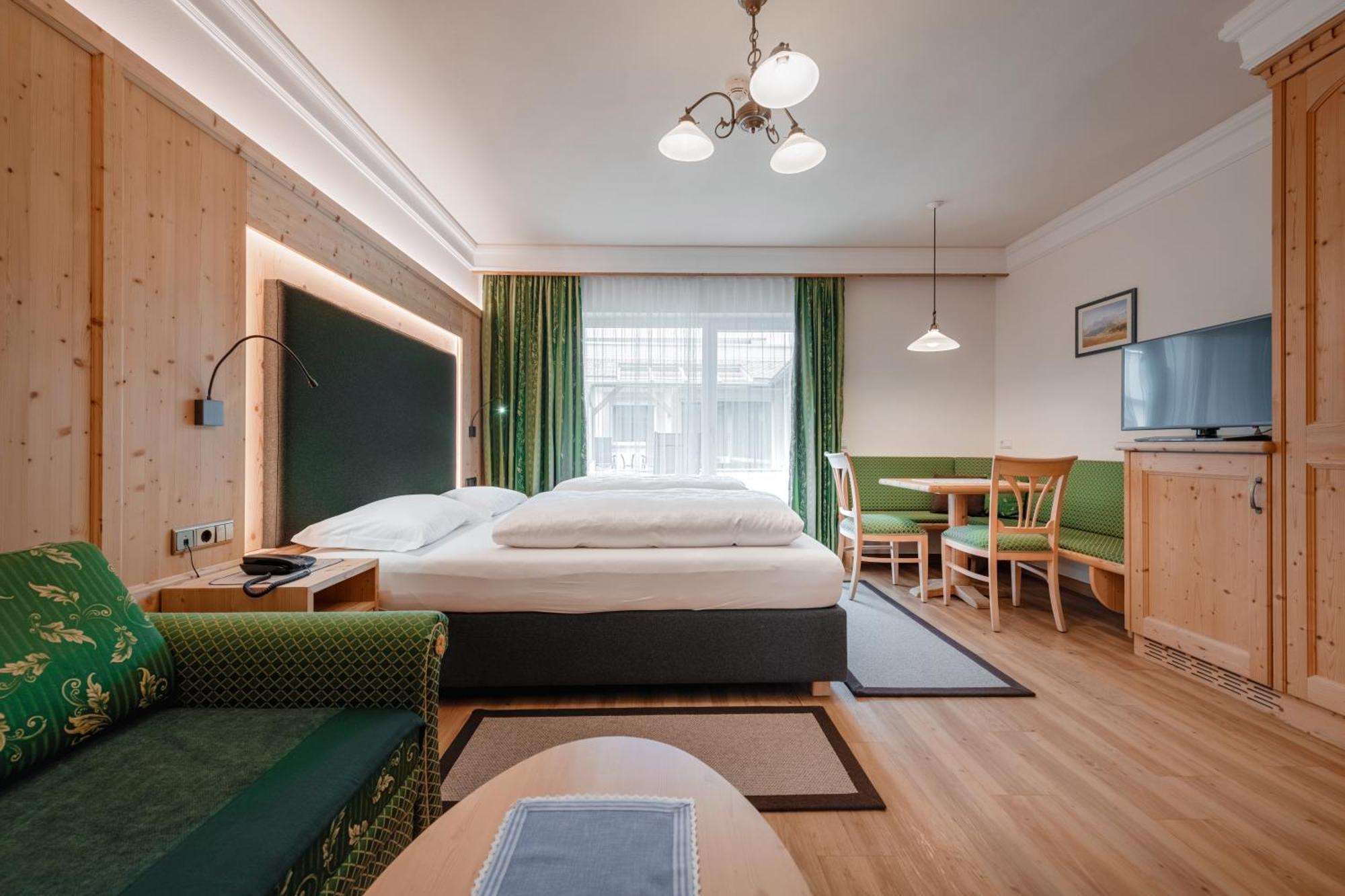 Hotel Sureghes Ortisei Kültér fotó